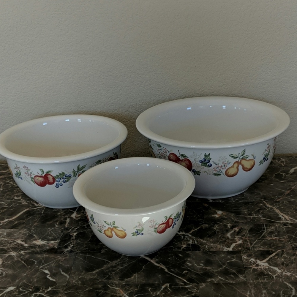 Set of 3 Vintage Kitchen Bowls